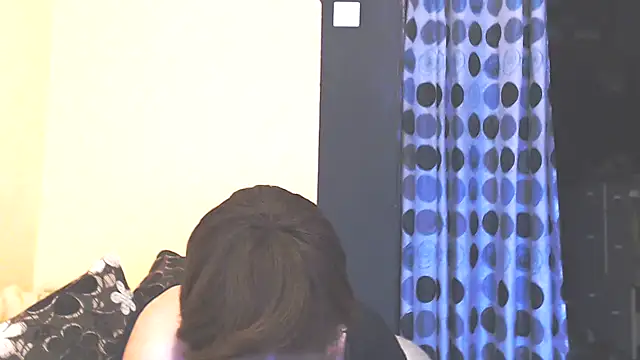 Snapshot of MioritaHard chatting on 11.22.25 MioritaHard online show from 11.22.25