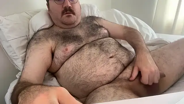 Snapshot of elagobear chatting on 06.19.26 elagobear online show from 06.19.26