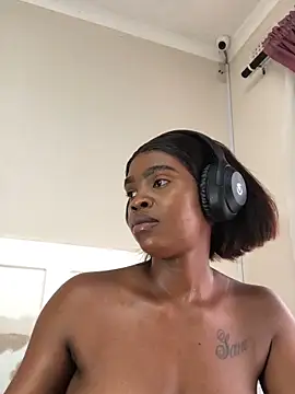 LuciousLips96 online show from 02.13.25