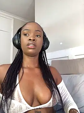 LuciousLips96 online show from 09.28.25