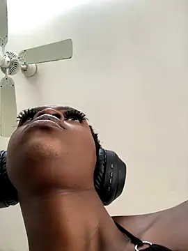 LuciousLips96 online show from 11.29.25