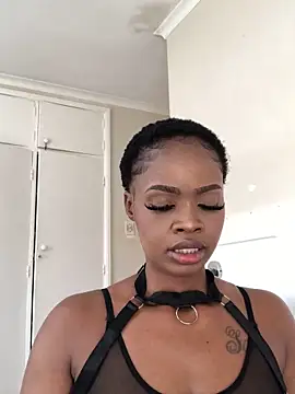 LuciousLips96 online show from 11.30.25