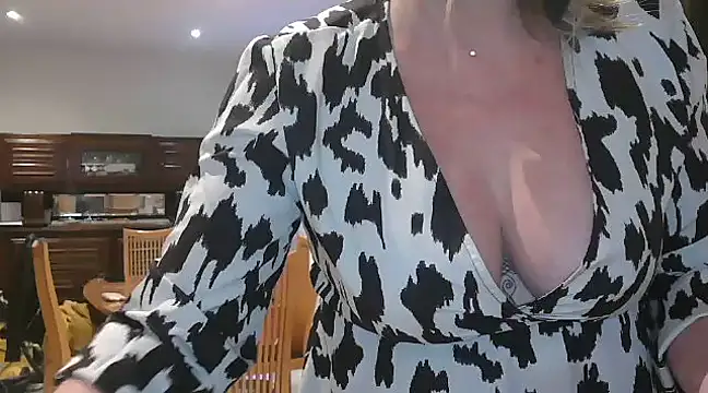 Snapshot of lilie69 chatting on 02.08.25 lilie69 online show from 02.08.25