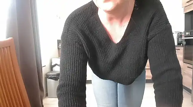 Snapshot of lilie69 chatting on 02.14.25 lilie69 online show from 02.14.25