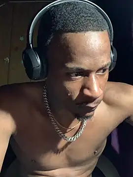 Snapshot of Tristris100 chatting on 12.11.24 Tristris100 online show from 12.11.24