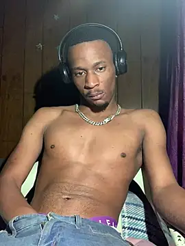 Snapshot of Tristris100 chatting on 12.14.24 Tristris100 online show from 12.14.24