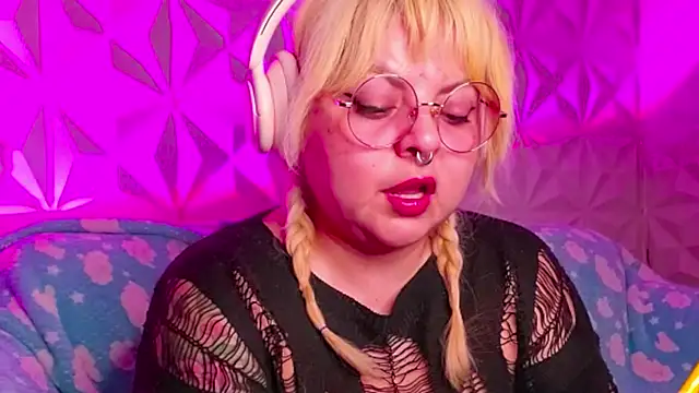 Satyn doll online show from 10.17.25