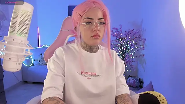 cute catlyn online show from 04.17.26