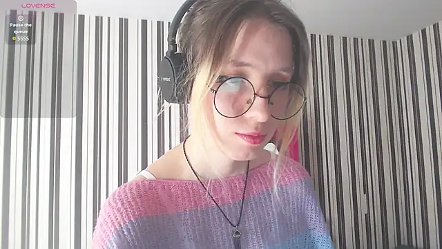  Hanna Moon  online show from 12.19.24