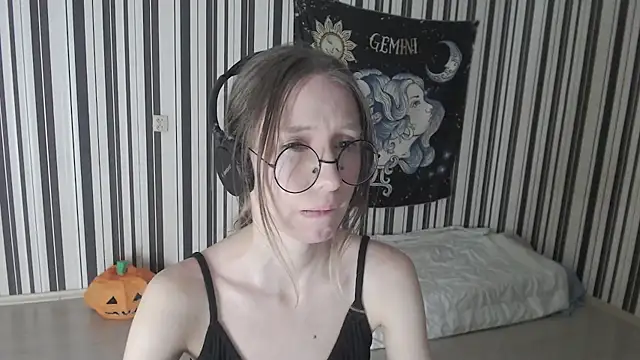  Hanna Moon  online show from 11.17.25