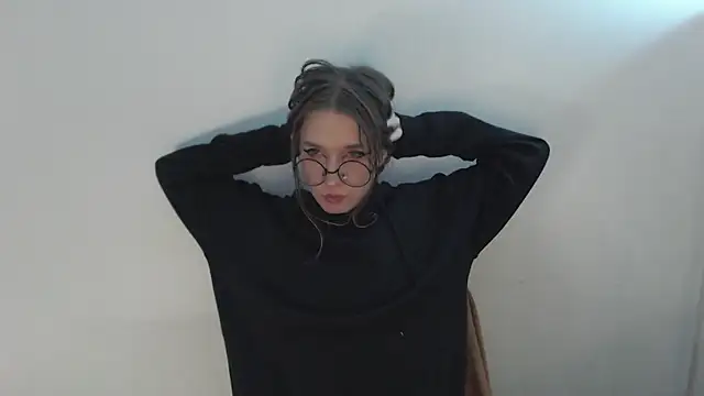  Hanna Moon  online show from 12.19.25