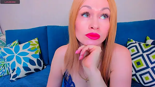 Snapshot of EllenMoore chatting on 11.18.25 EllenMoore online show from 11.18.25