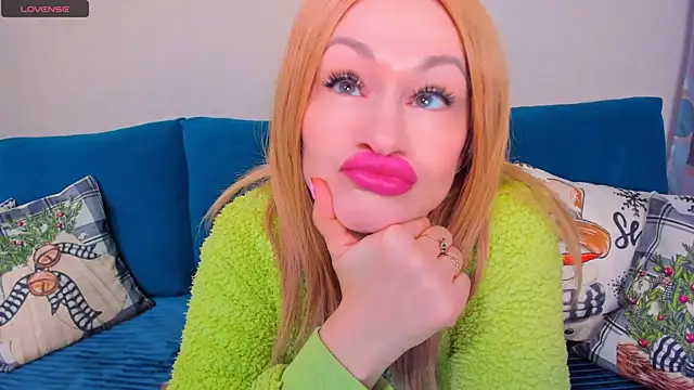 Snapshot of EllenMoore chatting on 11.23.25 EllenMoore online show from 11.23.25