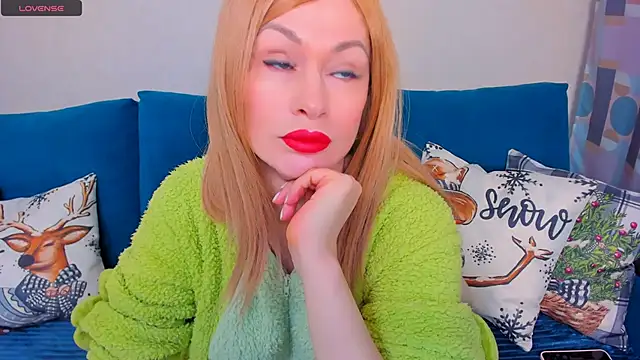 Snapshot of EllenMoore chatting on 12.01.25 EllenMoore online show from 12.01.25