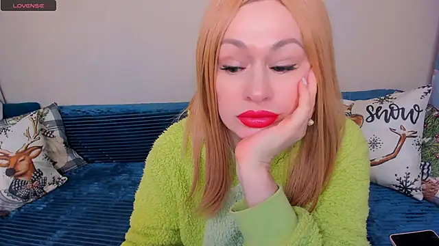 Snapshot of EllenMoore chatting on 12.16.25 EllenMoore online show from 12.16.25