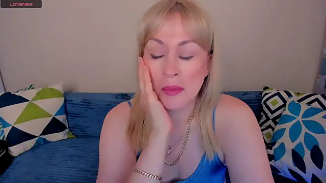 EllenMoore online show from 08.08.26