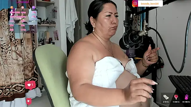 Snapshot of Brenda_Berck_ chatting on 03.11.25 Brenda Berck online show from 03.11.25