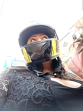 Snapshot of Brenda_Berck_ chatting on 03.22.25 Brenda Berck online show from 03.22.25