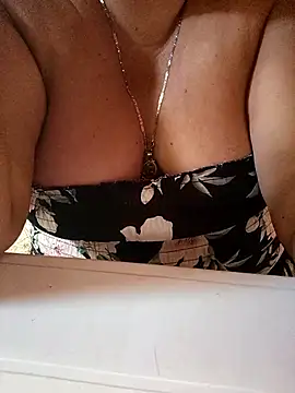 Snapshot of Brenda_Berck_ chatting on 09.15.25 Brenda Berck online show from 09.15.25