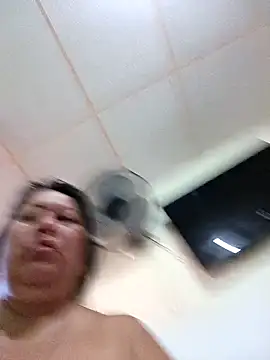 Snapshot of Brenda_Berck_ chatting on 10.18.25 Brenda Berck online show from 10.18.25