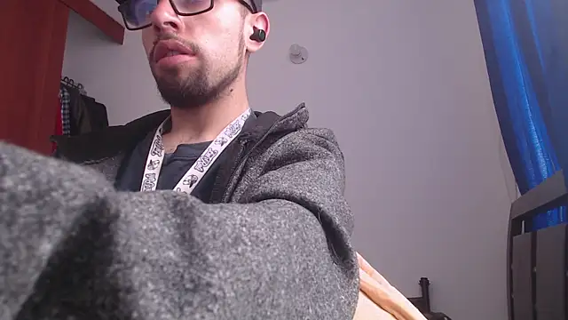 Snapshot of fvckolombianguyy chatting on 02.03.25 fvckolombianguyy online show from 02.03.25