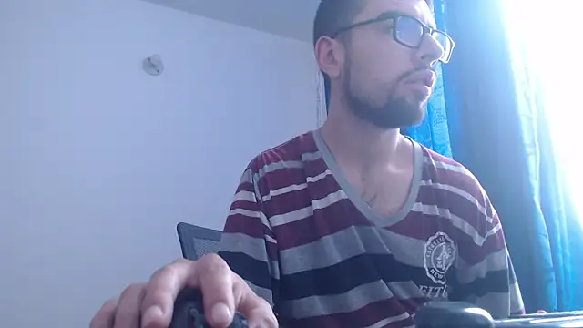 Snapshot of fvckolombianguyy chatting on 02.05.25 fvckolombianguyy online show from 02.05.25