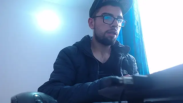 Snapshot of fvckolombianguyy chatting on 02.07.25 fvckolombianguyy online show from 02.07.25