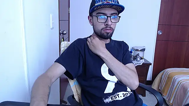 Snapshot of fvckolombianguyy chatting on 02.07.25 fvckolombianguyy online show from 02.07.25