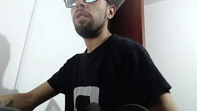 Snapshot of fvckolombianguyy chatting on 02.09.25 fvckolombianguyy online show from 02.09.25