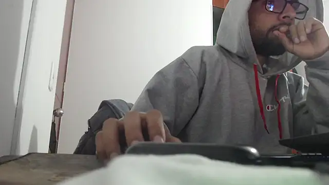 Snapshot of fvckolombianguyy chatting on 02.11.25 fvckolombianguyy online show from 02.11.25