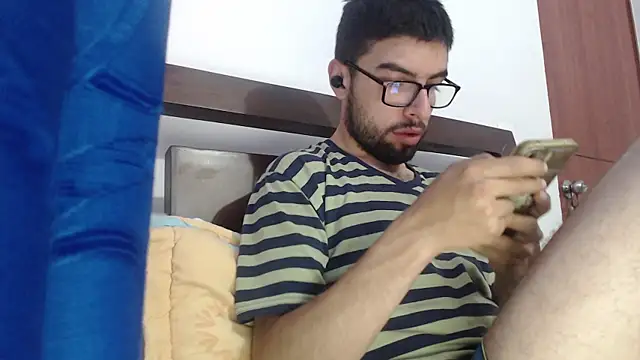 Snapshot of fvckolombianguyy chatting on 02.13.25 fvckolombianguyy online show from 02.13.25