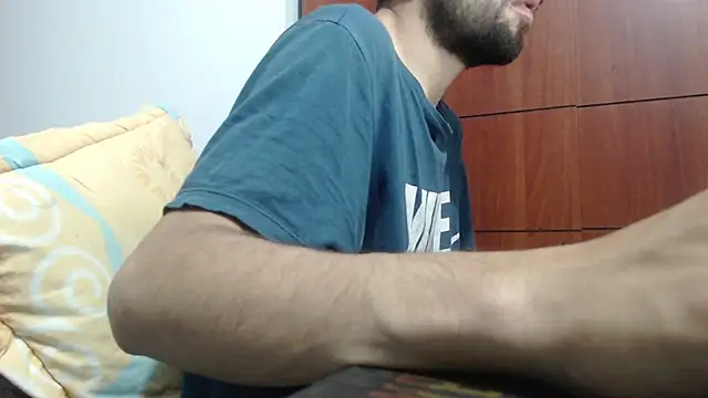 Snapshot of fvckolombianguyy chatting on 02.17.25 fvckolombianguyy online show from 02.17.25