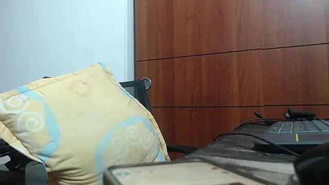 Snapshot of fvckolombianguyy chatting on 02.17.25 fvckolombianguyy online show from 02.17.25