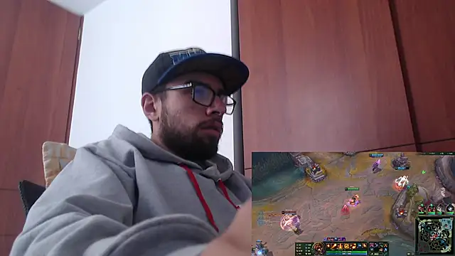 Snapshot of fvckolombianguyy chatting on 02.17.25 fvckolombianguyy online show from 02.17.25