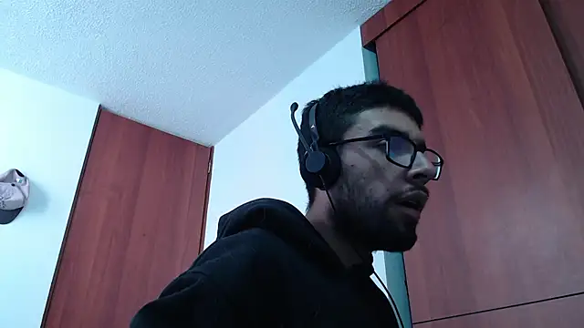 Snapshot of fvckolombianguyy chatting on 02.19.25 fvckolombianguyy online show from 02.19.25