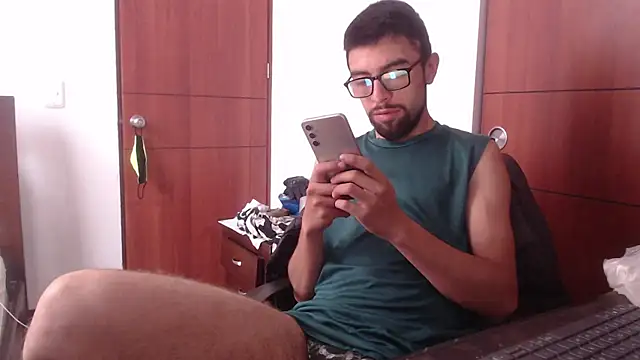 Snapshot of fvckolombianguyy chatting on 02.24.25 fvckolombianguyy online show from 02.24.25