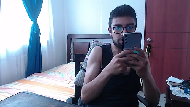 Snapshot of fvckolombianguyy chatting on 02.26.25 fvckolombianguyy online show from 02.26.25