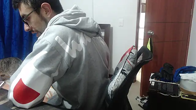 Snapshot of fvckolombianguyy chatting on 02.26.25 fvckolombianguyy online show from 02.26.25