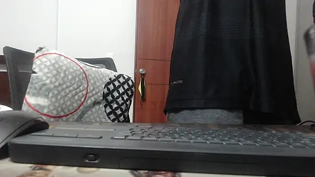 Snapshot of fvckolombianguyy chatting on 02.27.25 fvckolombianguyy online show from 02.27.25