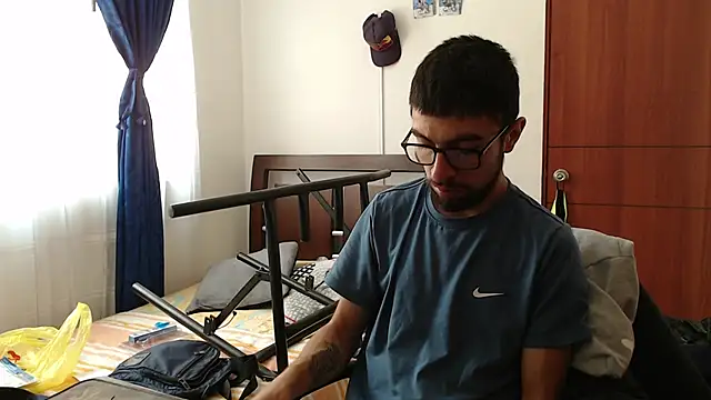 Snapshot of fvckolombianguyy chatting on 02.28.25 fvckolombianguyy online show from 02.28.25