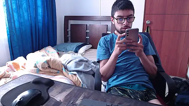 Snapshot of fvckolombianguyy chatting on 03.01.25 fvckolombianguyy online show from 03.01.25