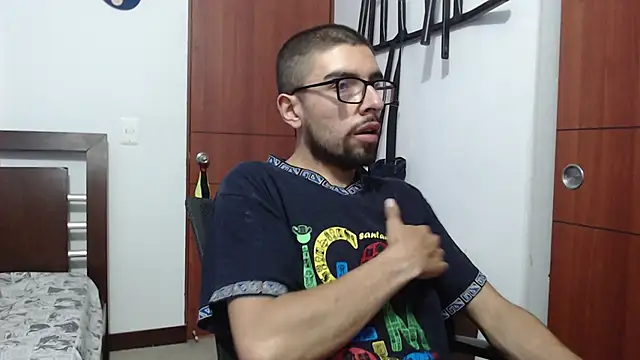 Snapshot of fvckolombianguyy chatting on 03.11.25 fvckolombianguyy online show from 03.11.25