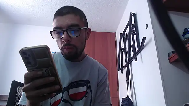 Snapshot of fvckolombianguyy chatting on 03.12.25 fvckolombianguyy online show from 03.12.25