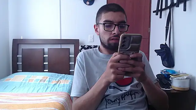 Snapshot of fvckolombianguyy chatting on 03.13.25 fvckolombianguyy online show from 03.13.25