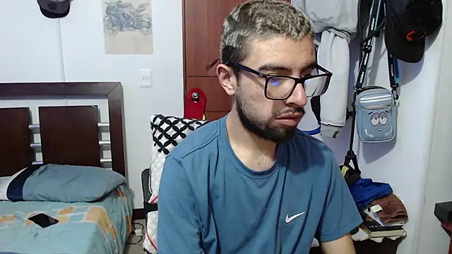 Snapshot of fvckolombianguyy chatting on 12.15.25 fvckolombianguyy online show from 12.15.25