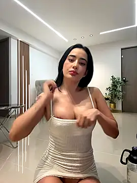 Snapshot of CATALINA_RESTREPO chatting on 10.04.25 CATALINA RESTREPO online show from 10.04.25