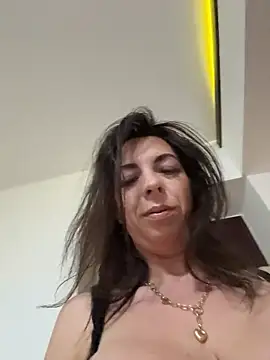 Snapshot of Almmaxxxx chatting on 10.25.25 Almmaxxxx online show from 10.25.25