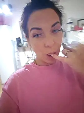 Snapshot of Almmaxxxx chatting on 10.30.25 Almmaxxxx online show from 10.30.25