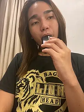 Snapshot of CasandraDiaz chatting on 11.18.25 CasandraDiaz online show from 11.18.25