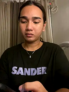 Snapshot of CasandraDiaz chatting on 11.20.25 CasandraDiaz online show from 11.20.25